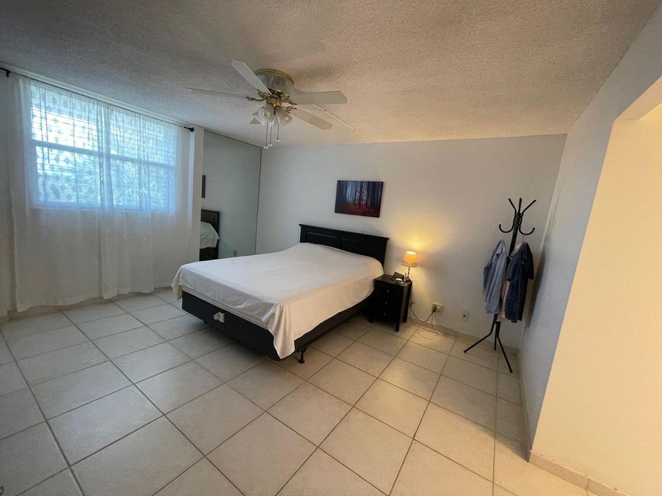 For Sale: $240,000 (1 beds, 2 baths, 1050 Square Feet)