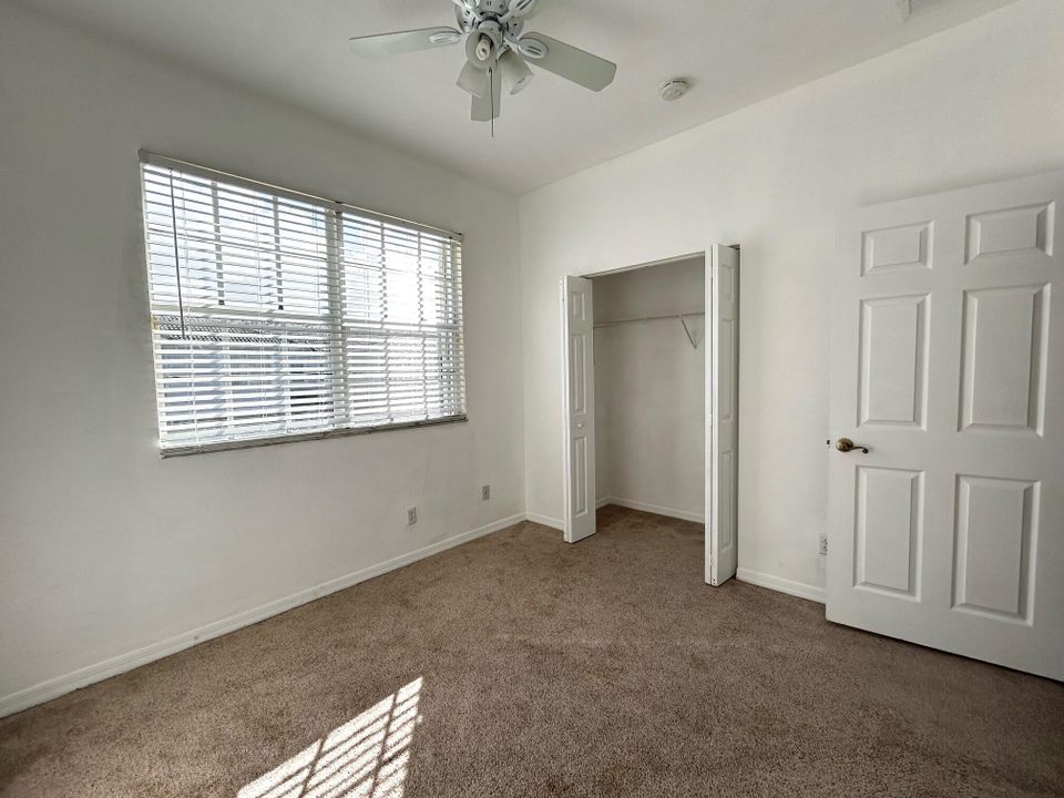 For Sale: $275,000 (2 beds, 2 baths, 1036 Square Feet)