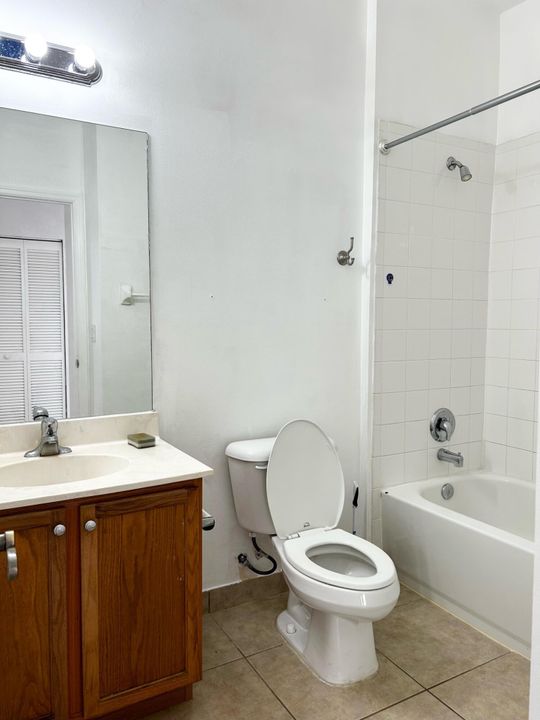 For Sale: $275,000 (2 beds, 2 baths, 1036 Square Feet)