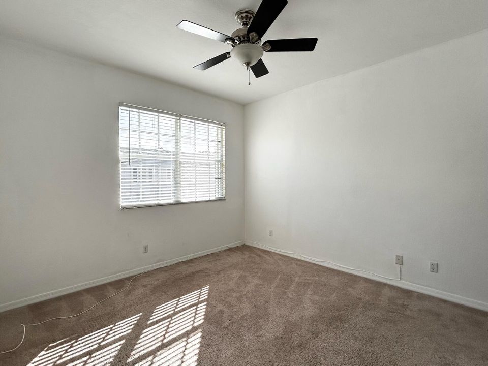 For Sale: $275,000 (2 beds, 2 baths, 1036 Square Feet)