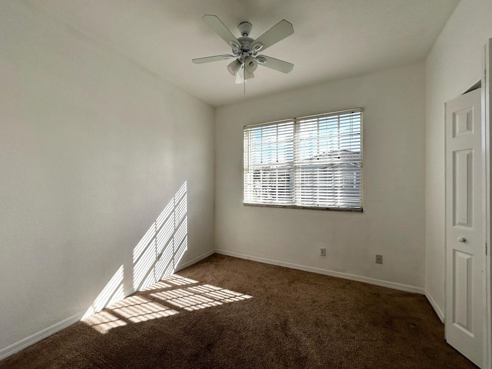 For Sale: $275,000 (2 beds, 2 baths, 1036 Square Feet)