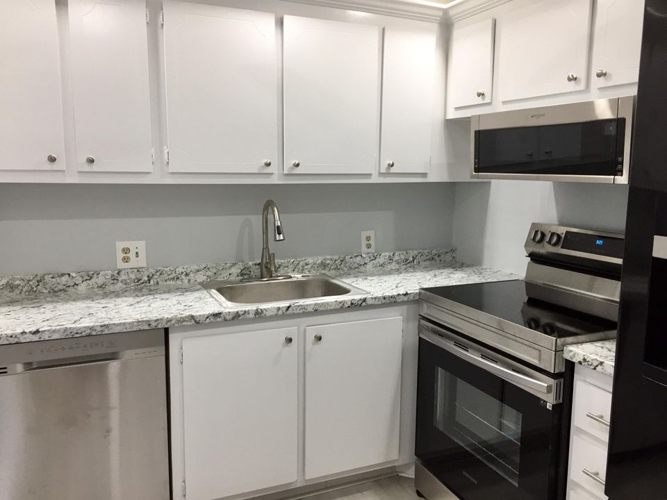 For Rent: $1,595 (2 beds, 1 baths, 819 Square Feet)