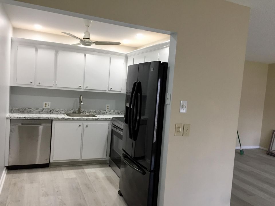 For Rent: $1,595 (2 beds, 1 baths, 819 Square Feet)