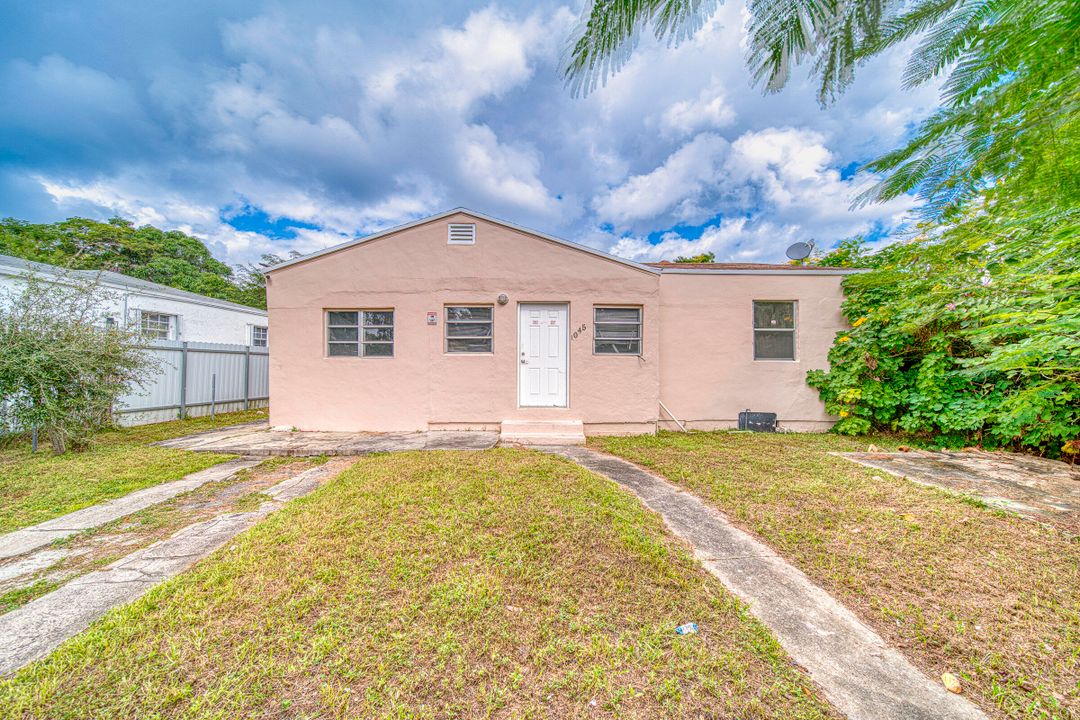 For Sale: $450,000 (3 beds, 2 baths, 1438 Square Feet)