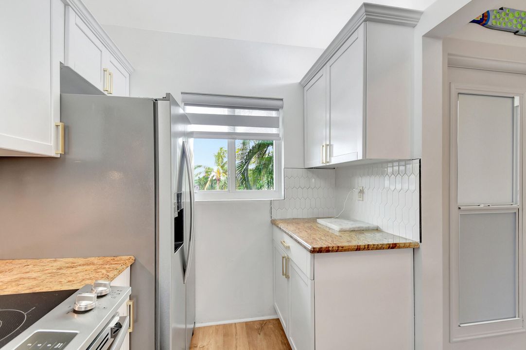 For Sale: $575,000 (2 beds, 2 baths, 975 Square Feet)