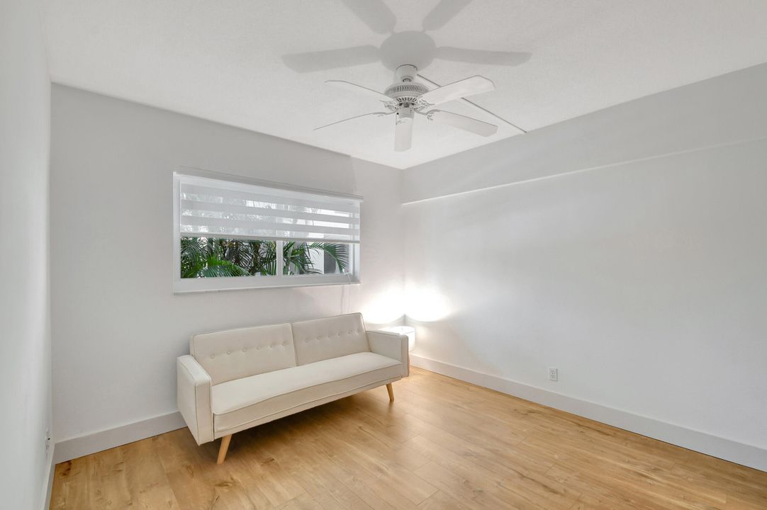 For Sale: $575,000 (2 beds, 2 baths, 975 Square Feet)