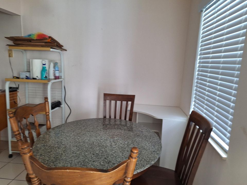 For Sale: $139,000 (2 beds, 1 baths, 900 Square Feet)