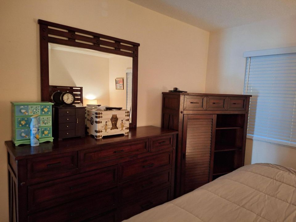 For Sale: $139,000 (2 beds, 1 baths, 900 Square Feet)