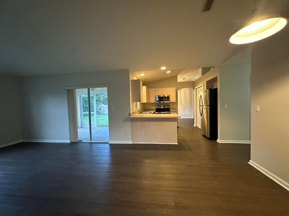 For Sale: $375,000 (3 beds, 2 baths, 1656 Square Feet)