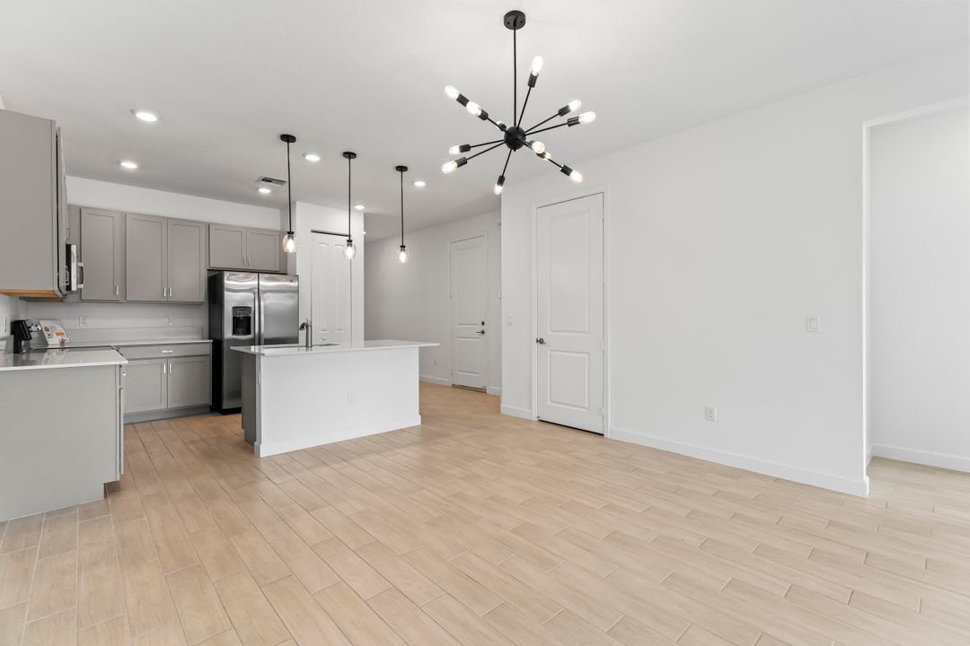 For Sale: $479,990 (2 beds, 2 baths, 1319 Square Feet)