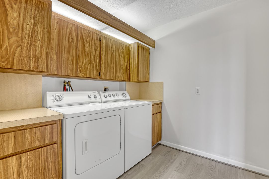 For Sale: $249,000 (2 beds, 2 baths, 1437 Square Feet)