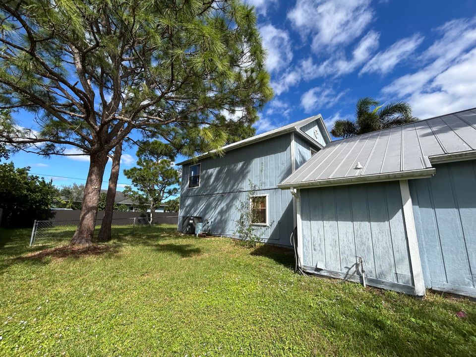 For Sale: $299,995 (3 beds, 2 baths, 1442 Square Feet)