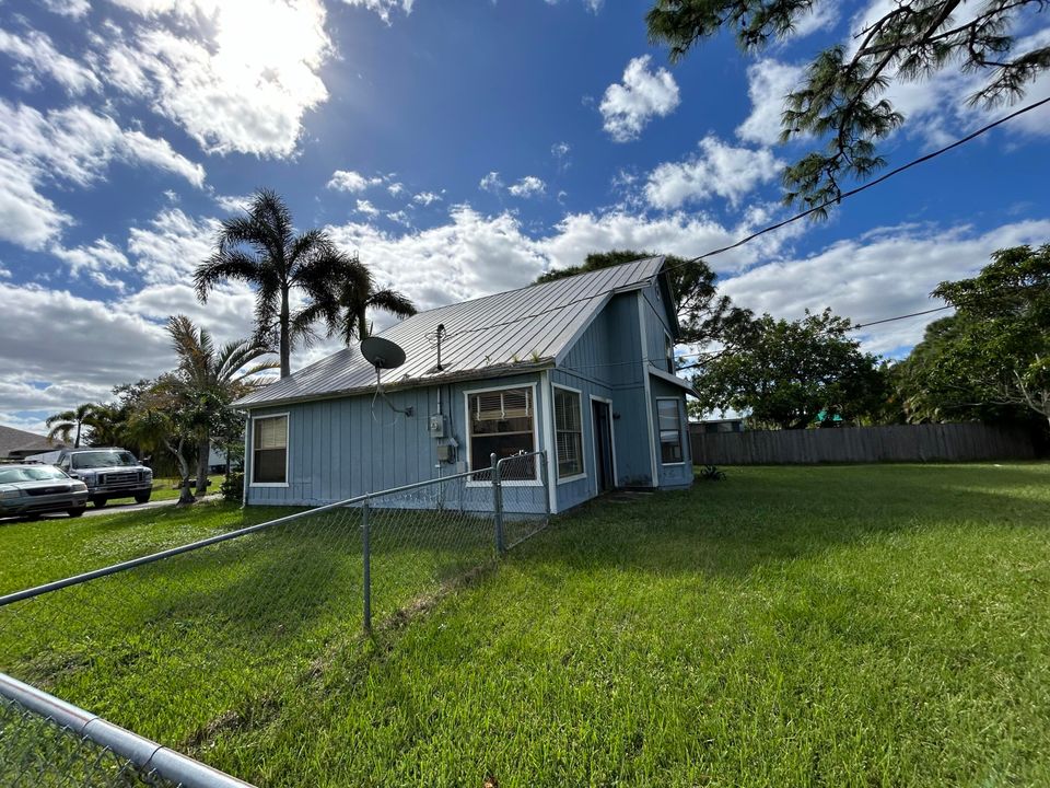 For Sale: $299,995 (3 beds, 2 baths, 1442 Square Feet)