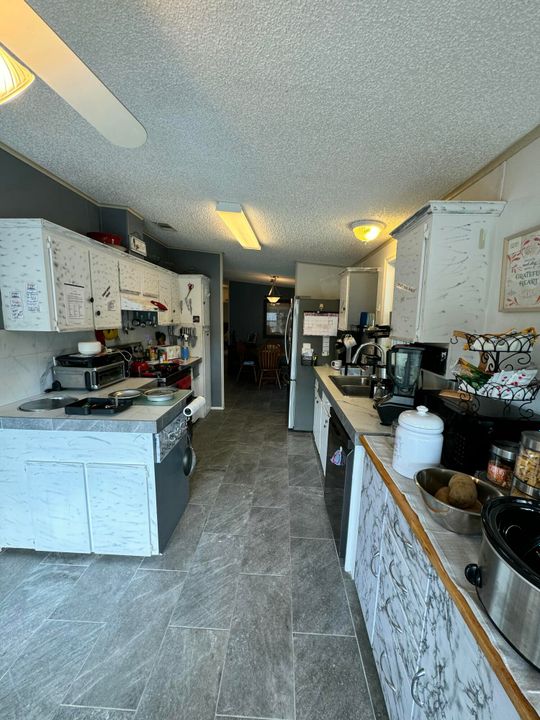 For Sale: $69,900 (2 beds, 2 baths, 1500 Square Feet)