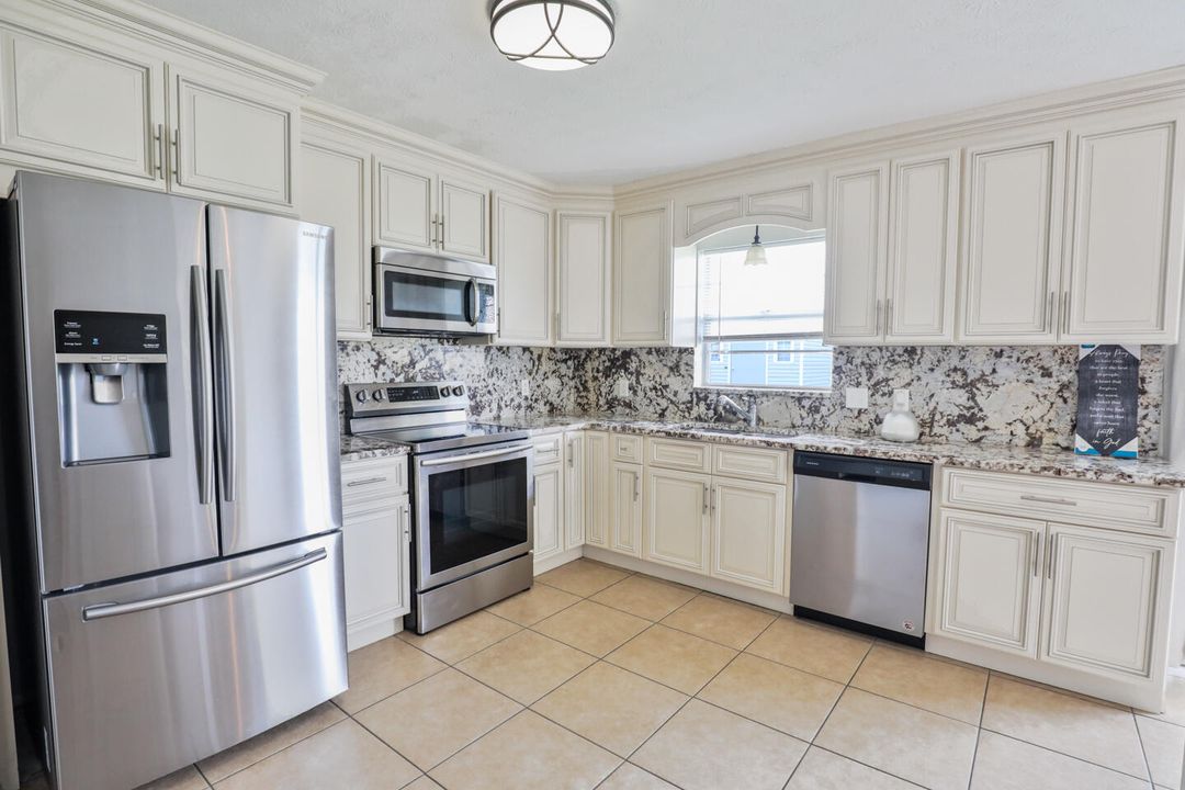 For Sale: $340,000 (3 beds, 2 baths, 1148 Square Feet)