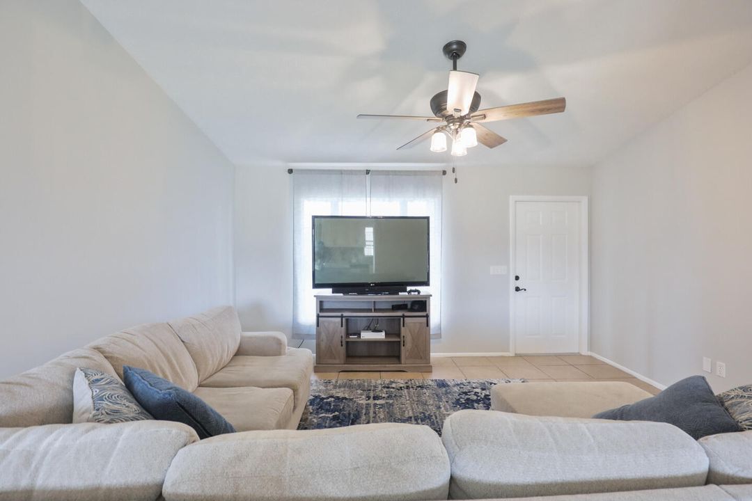 For Sale: $340,000 (3 beds, 2 baths, 1148 Square Feet)