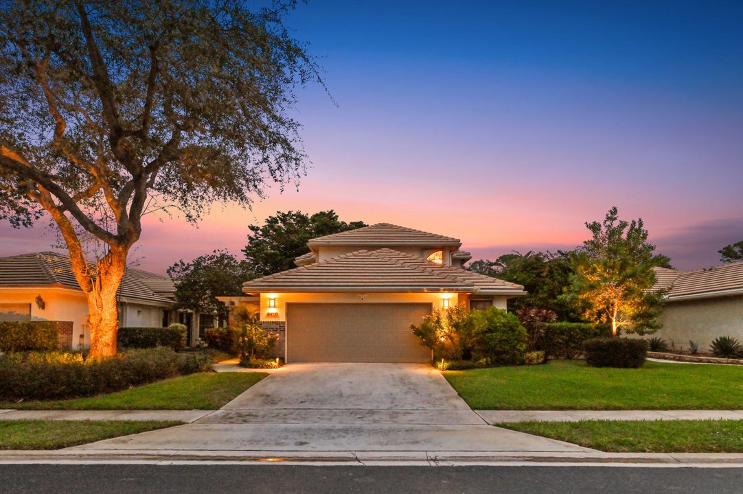 For Sale: $765,000 (3 beds, 2 baths, 2160 Square Feet)