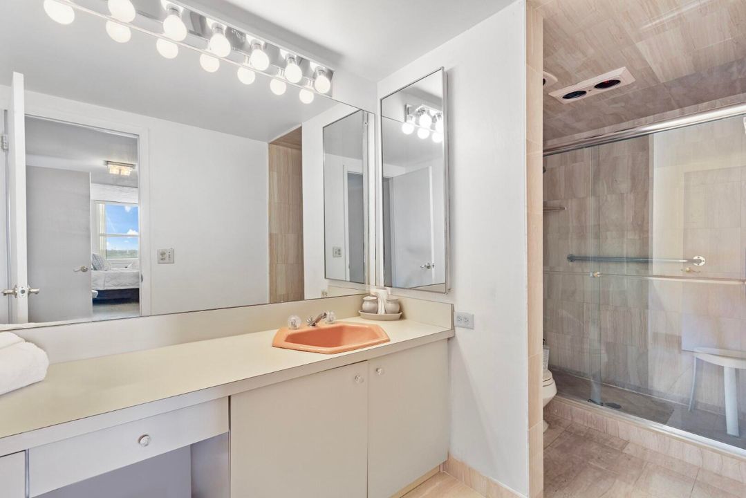 For Sale: $1,050,000 (2 beds, 2 baths, 1559 Square Feet)