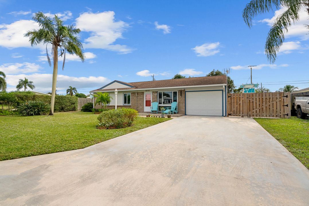 For Sale: $395,000 (3 beds, 2 baths, 1262 Square Feet)