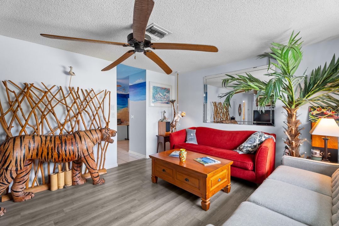 For Sale: $395,000 (3 beds, 2 baths, 1262 Square Feet)