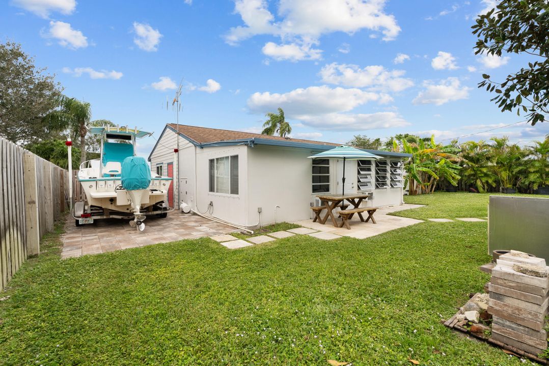 For Sale: $395,000 (3 beds, 2 baths, 1262 Square Feet)