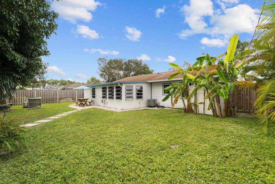 For Sale: $395,000 (3 beds, 2 baths, 1262 Square Feet)