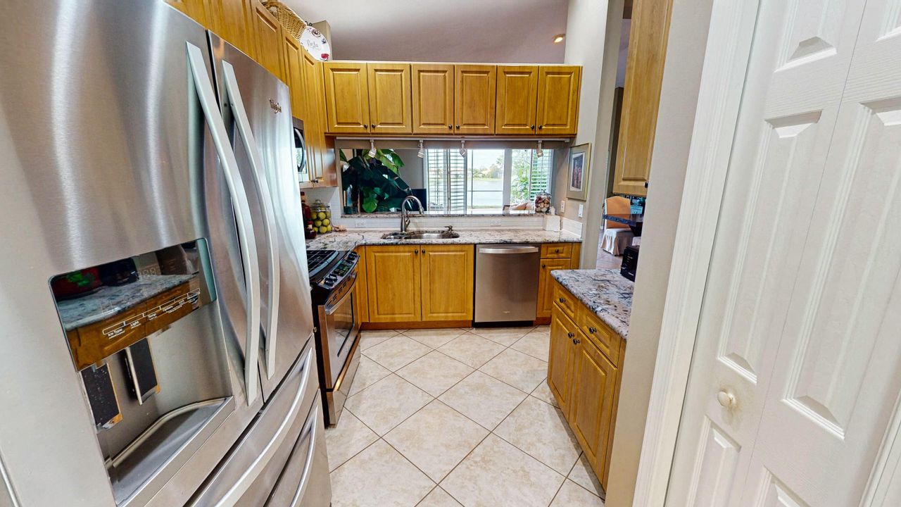 For Sale: $359,000 (2 beds, 2 baths, 1635 Square Feet)