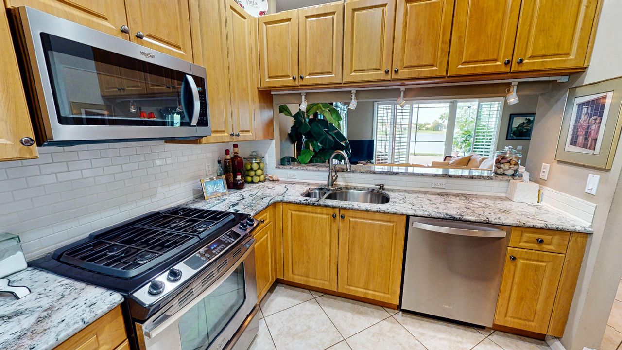 For Sale: $359,000 (2 beds, 2 baths, 1635 Square Feet)