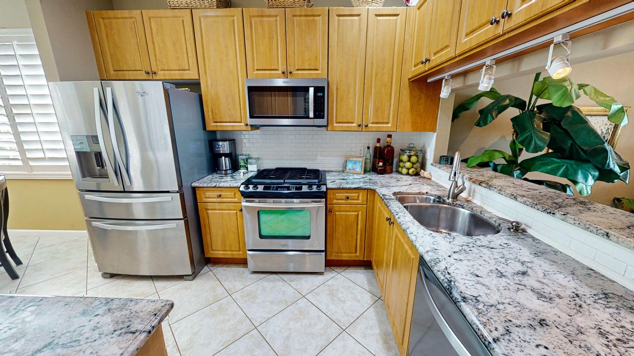 For Sale: $359,000 (2 beds, 2 baths, 1635 Square Feet)