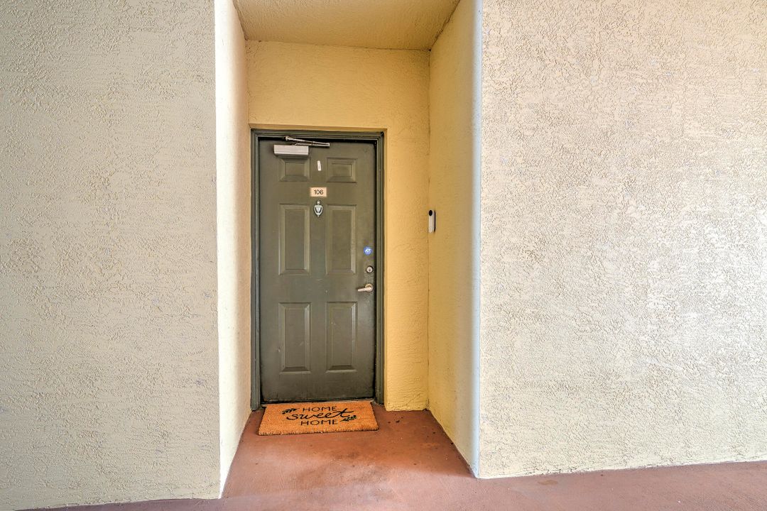 For Sale: $329,900 (2 beds, 2 baths, 1141 Square Feet)