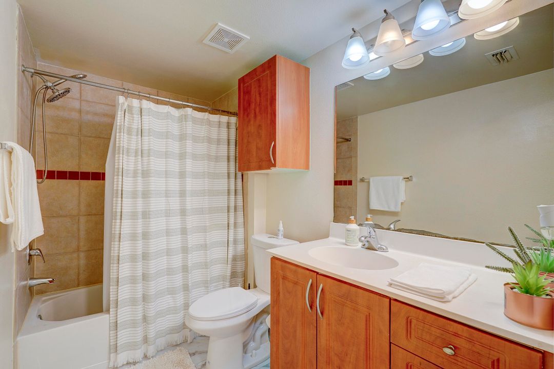 For Sale: $329,900 (2 beds, 2 baths, 1141 Square Feet)