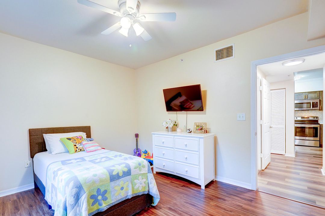 For Sale: $329,900 (2 beds, 2 baths, 1141 Square Feet)