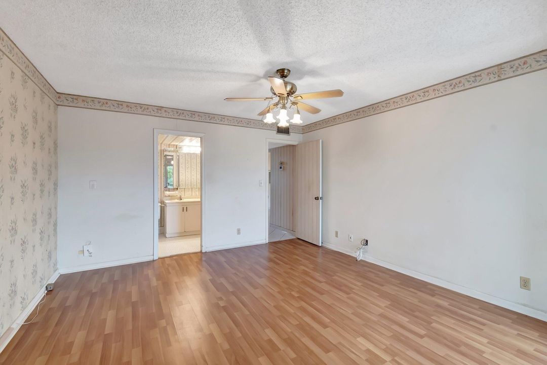 For Sale: $110,000 (2 beds, 2 baths, 1156 Square Feet)