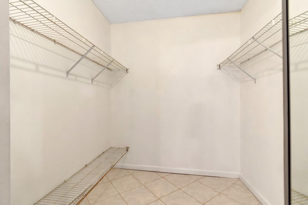 For Sale: $110,000 (2 beds, 2 baths, 1156 Square Feet)