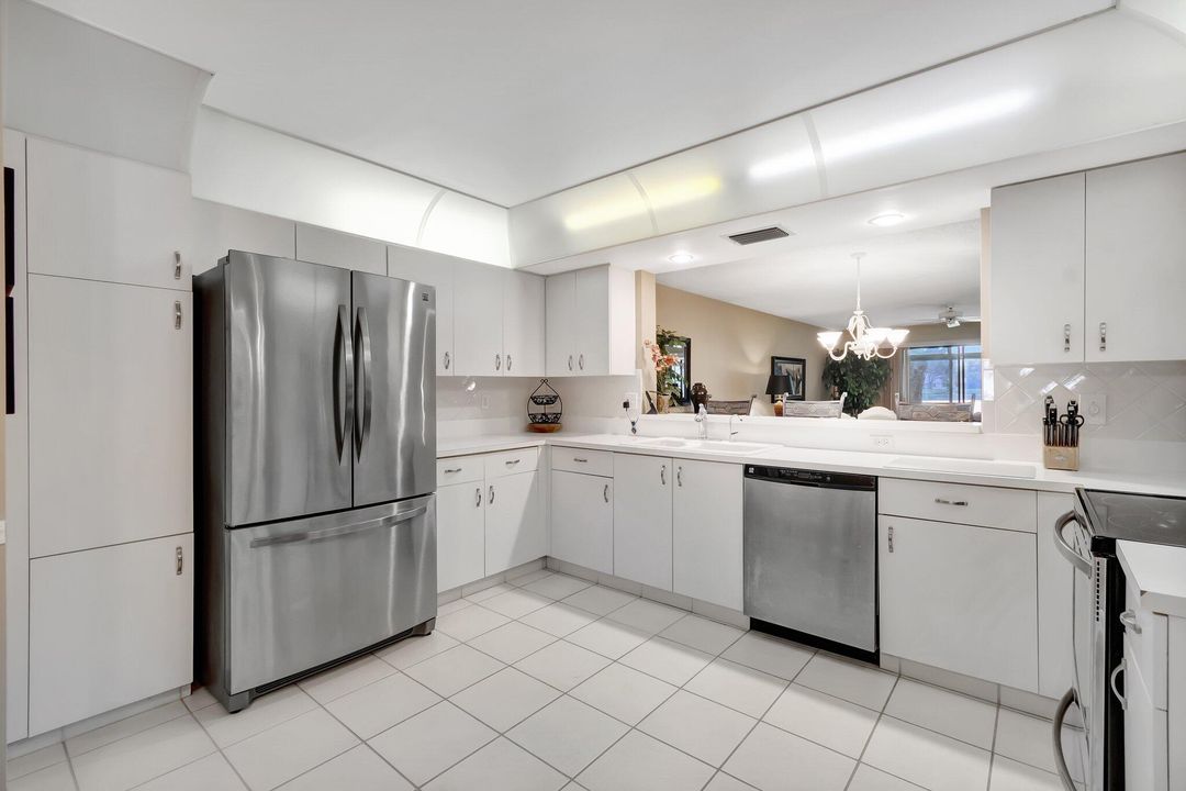 For Sale: $299,000 (2 beds, 2 baths, 1498 Square Feet)