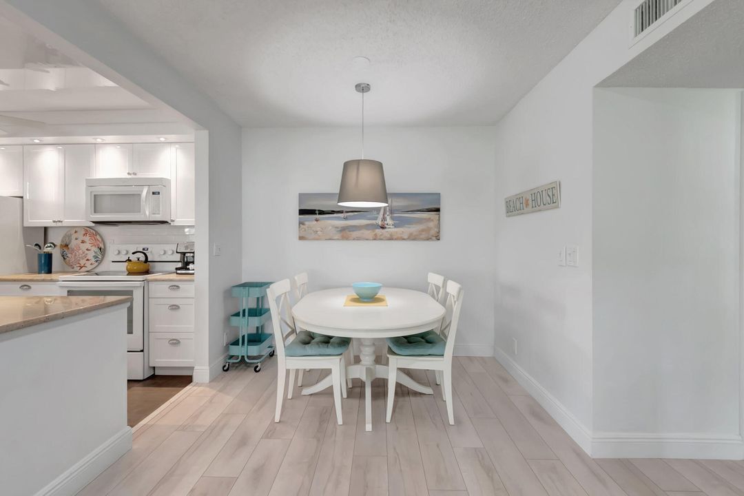 For Sale: $254,000 (2 beds, 2 baths, 1137 Square Feet)