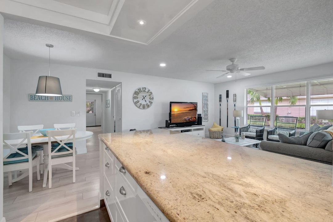 For Sale: $254,000 (2 beds, 2 baths, 1137 Square Feet)