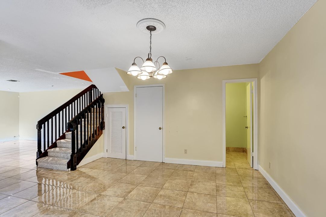 For Sale: $298,000 (2 beds, 2 baths, 1500 Square Feet)