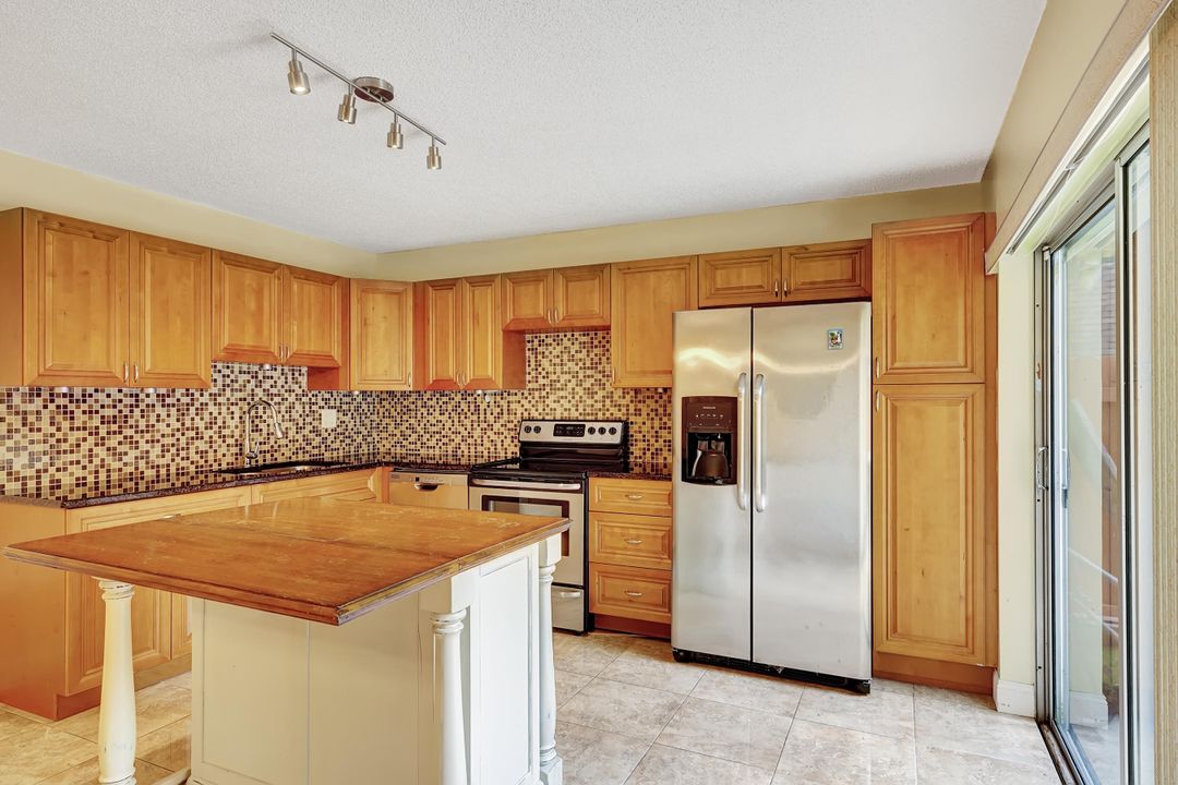 For Sale: $298,000 (2 beds, 2 baths, 1500 Square Feet)