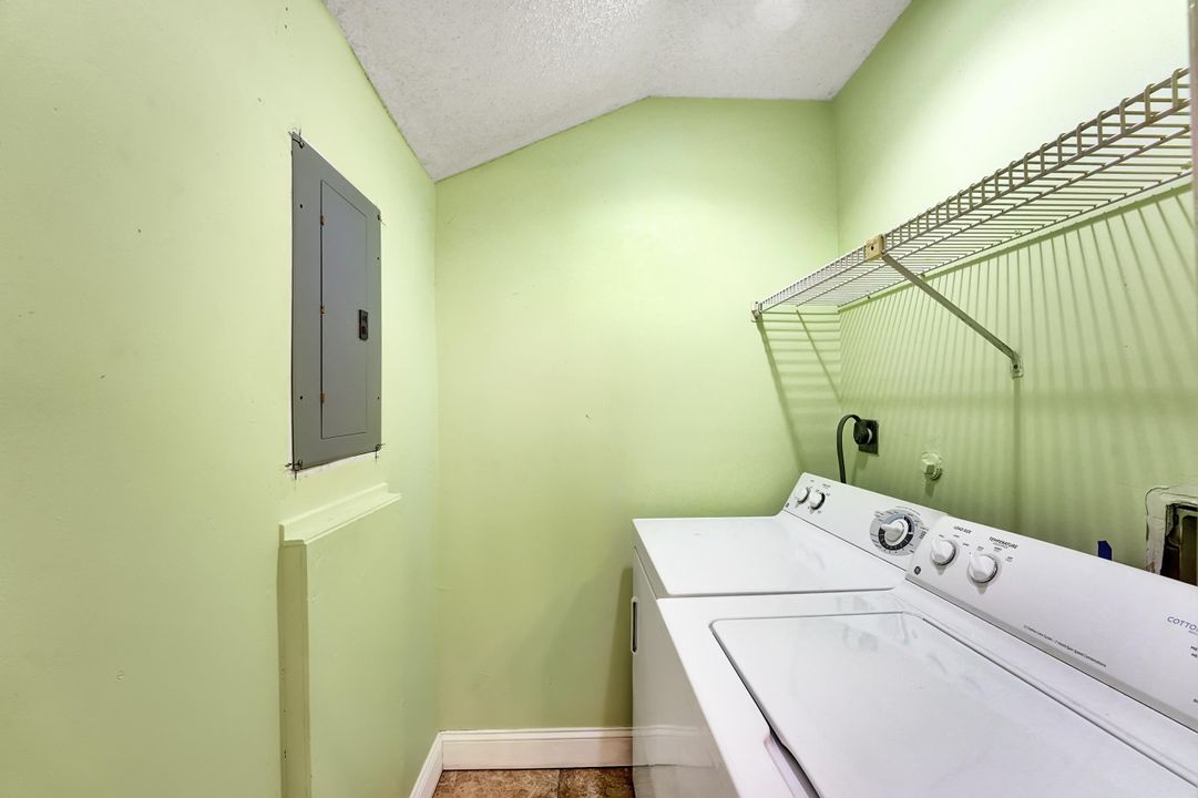 For Sale: $298,000 (2 beds, 2 baths, 1500 Square Feet)