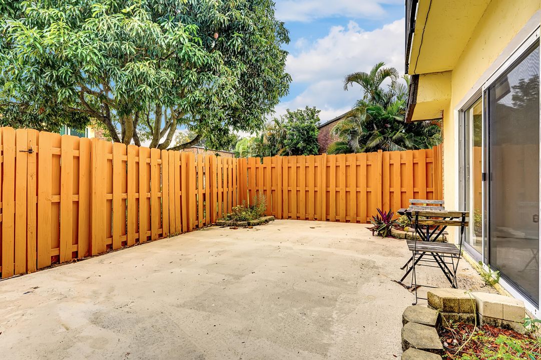 For Sale: $298,000 (2 beds, 2 baths, 1500 Square Feet)