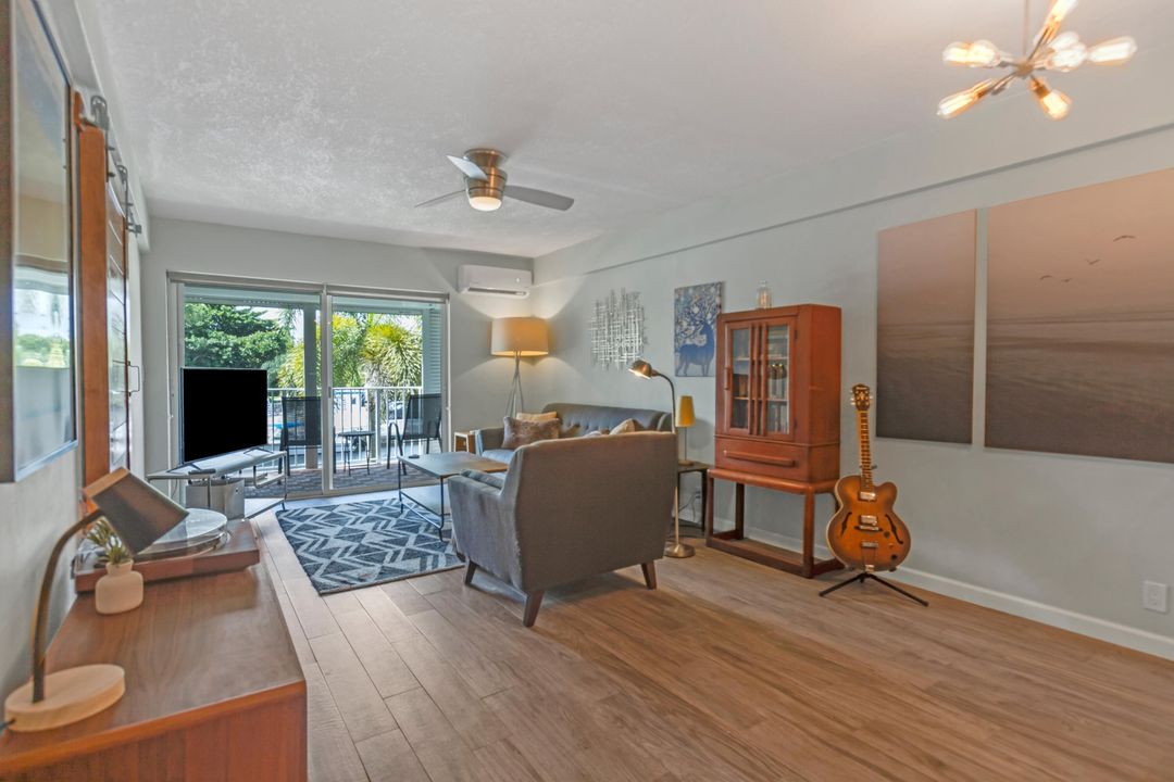 For Sale: $320,000 (2 beds, 2 baths, 1050 Square Feet)