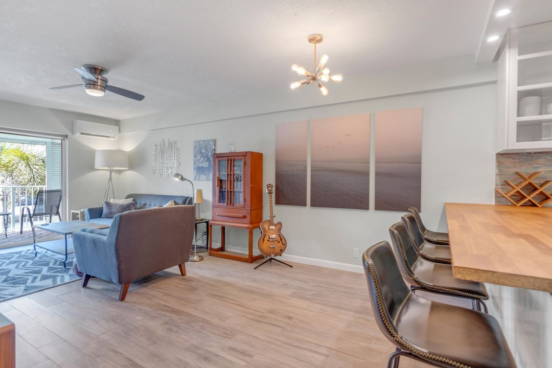 For Sale: $320,000 (2 beds, 2 baths, 1050 Square Feet)