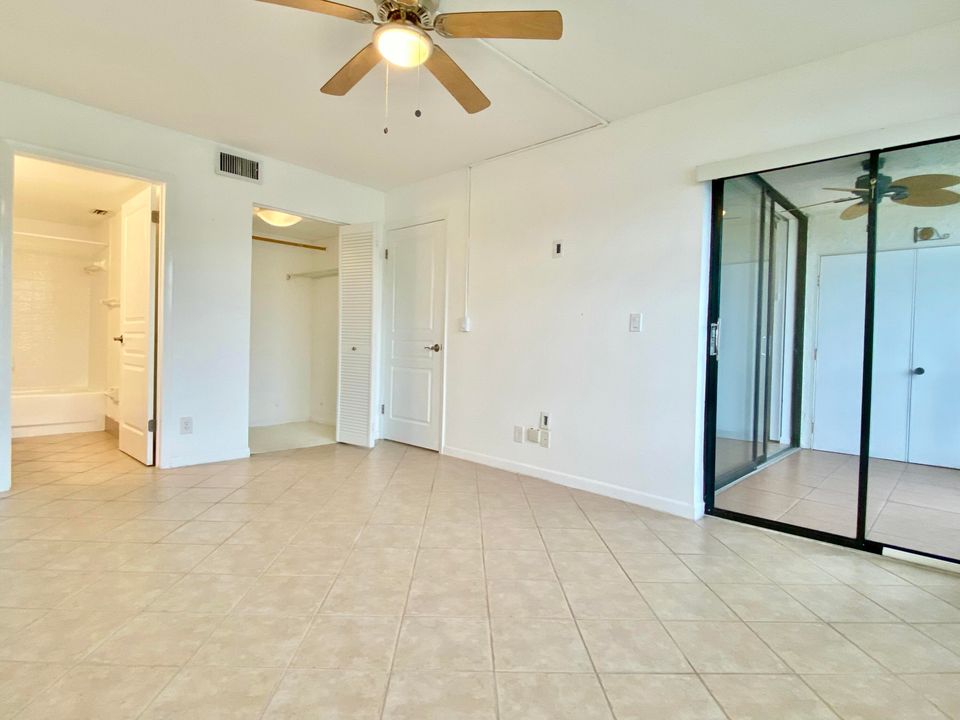 For Sale: $235,000 (2 beds, 2 baths, 1000 Square Feet)