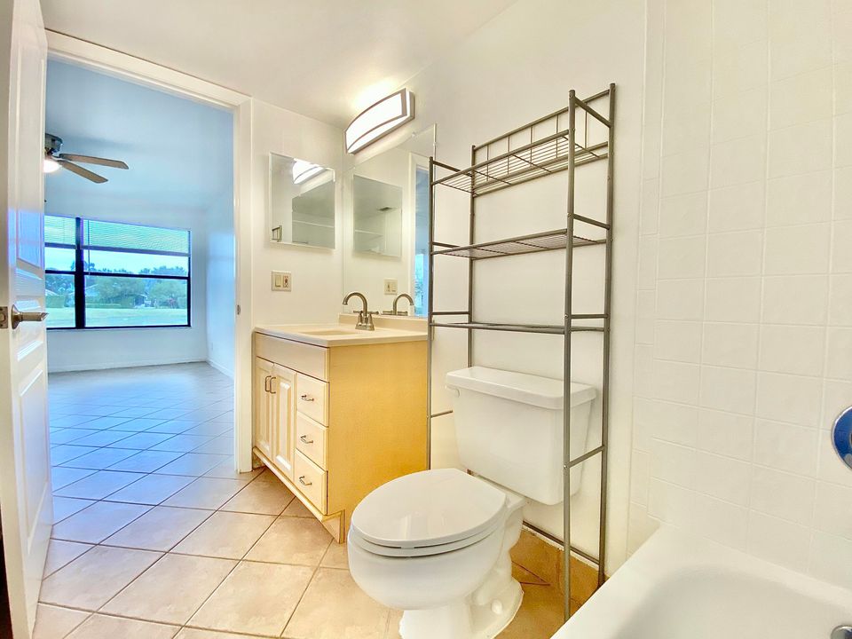 For Sale: $235,000 (2 beds, 2 baths, 1000 Square Feet)