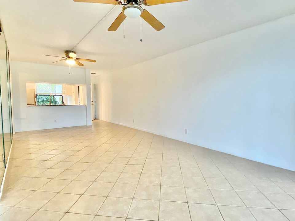 For Sale: $235,000 (2 beds, 2 baths, 1000 Square Feet)