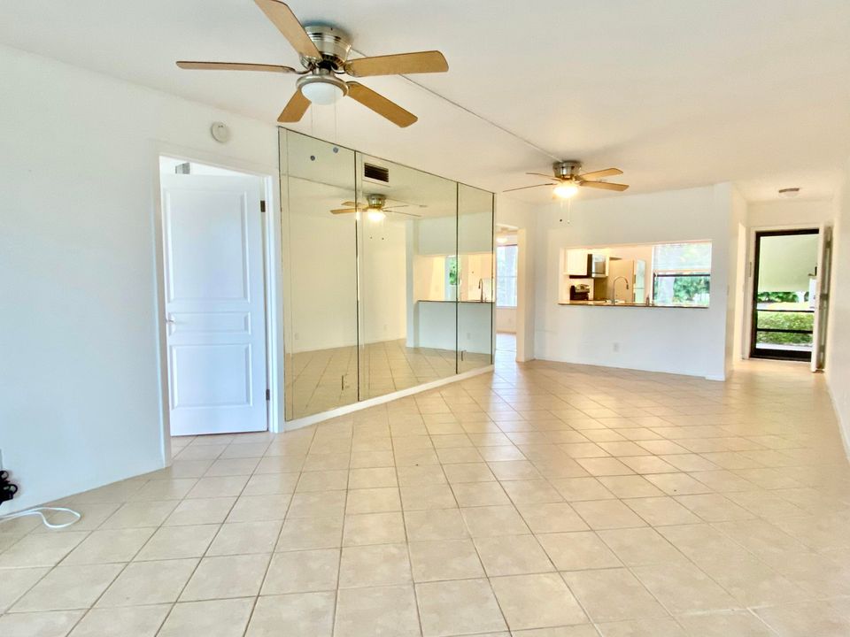 For Sale: $235,000 (2 beds, 2 baths, 1000 Square Feet)