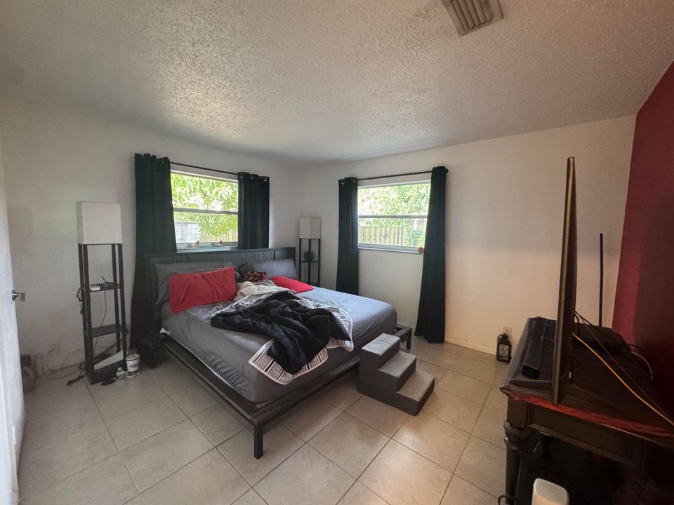 For Rent: $4,000 (3 beds, 2 baths, 1380 Square Feet)