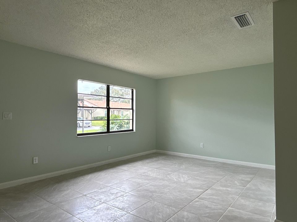 For Sale: $159,000 (1 beds, 1 baths, 760 Square Feet)