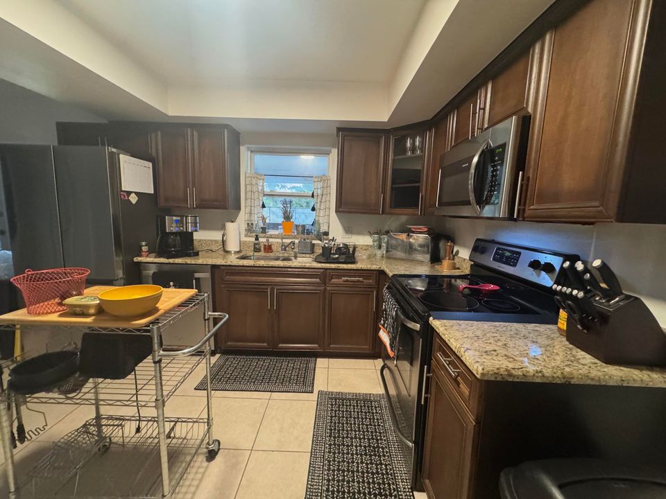 For Rent: $4,000 (3 beds, 2 baths, 1380 Square Feet)